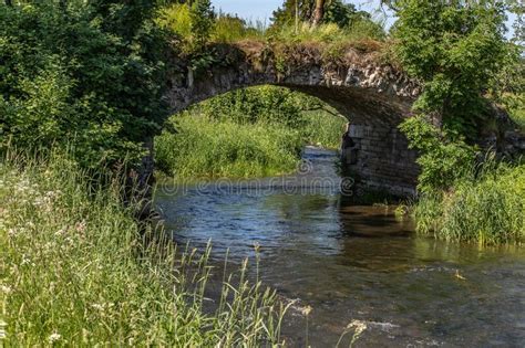 El Puente de Piedra: Una antigua maravilla que cruza el río Aras en Kars!