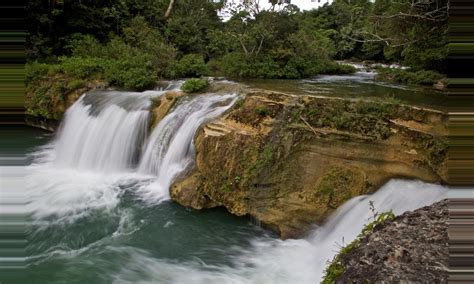  ¡Descubre la magia de las Cascadas de Río Blanco en Baise! Un oasis natural para conectar con la naturaleza y disfrutar de aguas cristalinas.