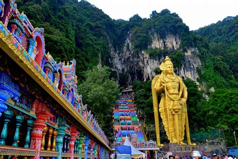 ¡Sumérgete en la Historia y la Naturaleza en el Templo Batu Caves!