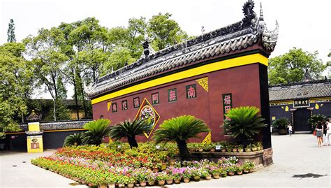 ¡Sumérgete en la Historia con el Templo de Baoguang en Nanchong!