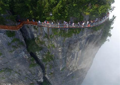  ¡Sumérgete en la magia de las Nubes: Un viaje inolvidable por la Montaña Tianmen!