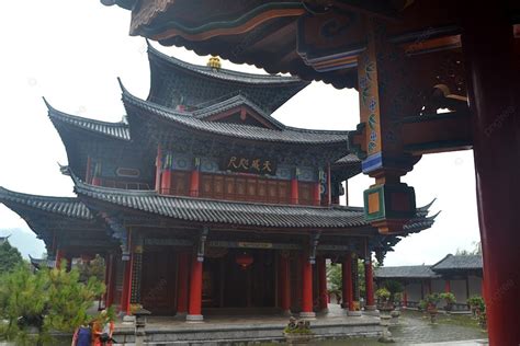  ¡El Templo de la Vida Eterna: Un Oasis Espiritual y Arquitectónico en Lijiang!